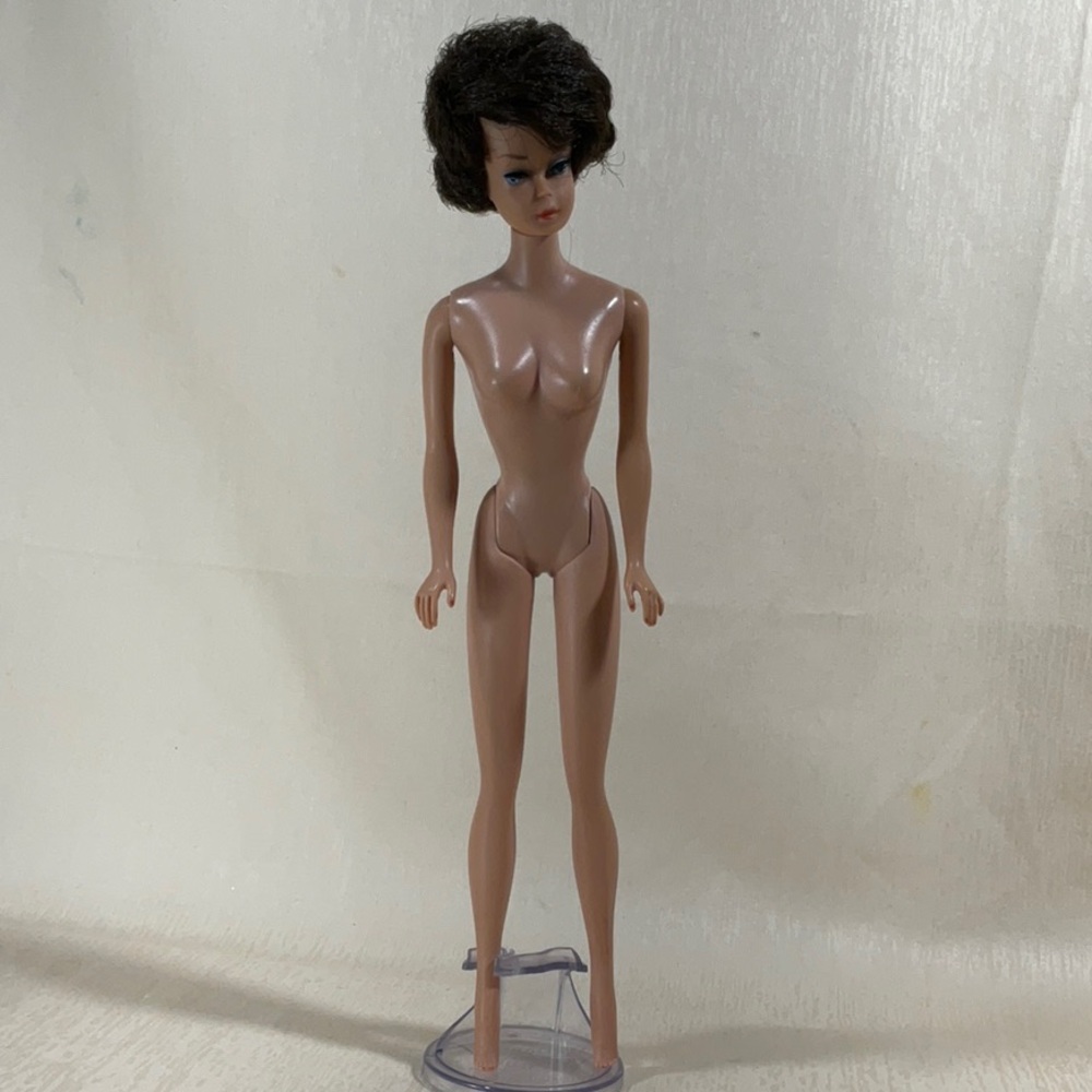 1961 Mattel Barbie #850 Bubblecut Brunette Pat Pend ©1958 Japan